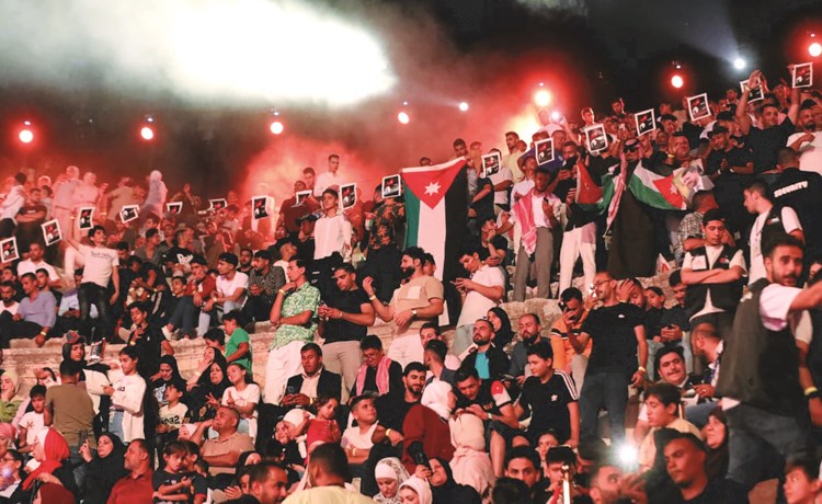 عيسى السقار يتفوق على نجوم جرش بجمهوره